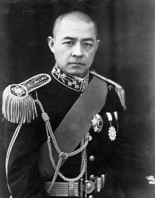 他身中16弹壮烈牺牲，蒋介石扶棺痛哭，日军为保护遗体停战一天

 身中十六弹：张