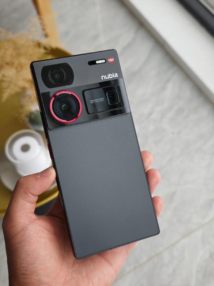 [狗头]太帅了吧这Z60 Ultra，大家觉得这颜值能给几分？听说影像很强，50