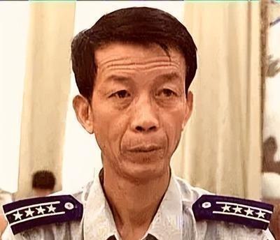 1996年，我国试飞员邹延龄出国交付飞机，当天晚宴上，一位外籍美女在他耳边轻声说