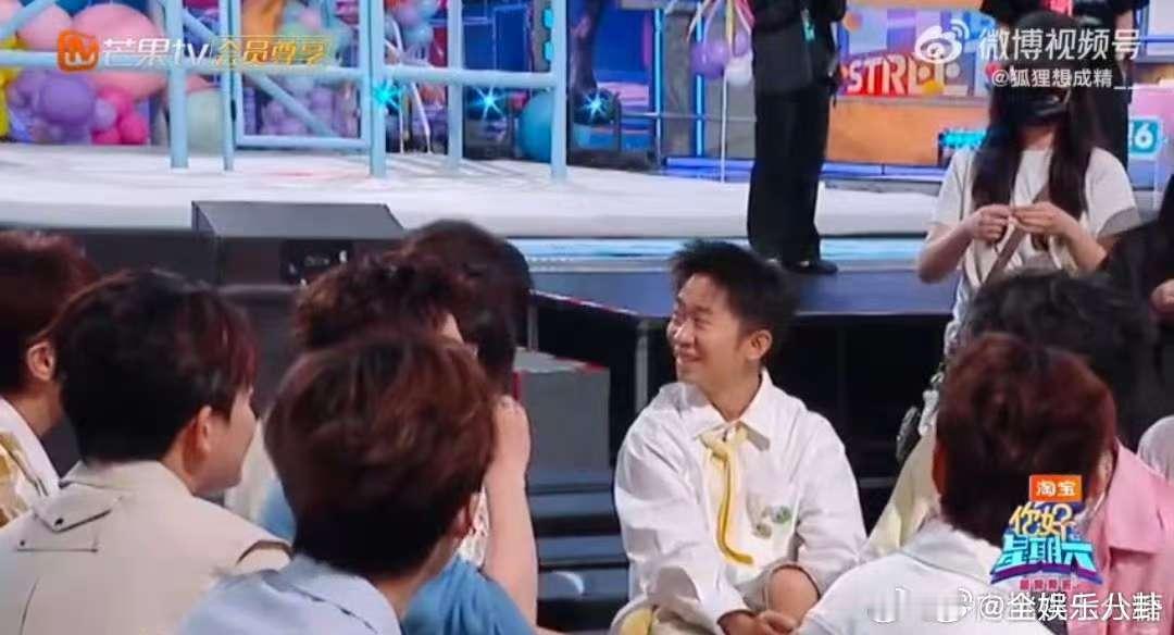 何炅对着丁程鑫说哥哥来了你好星期六 何老师一句“哥哥来了”也太苏了吧！这宠溺感直