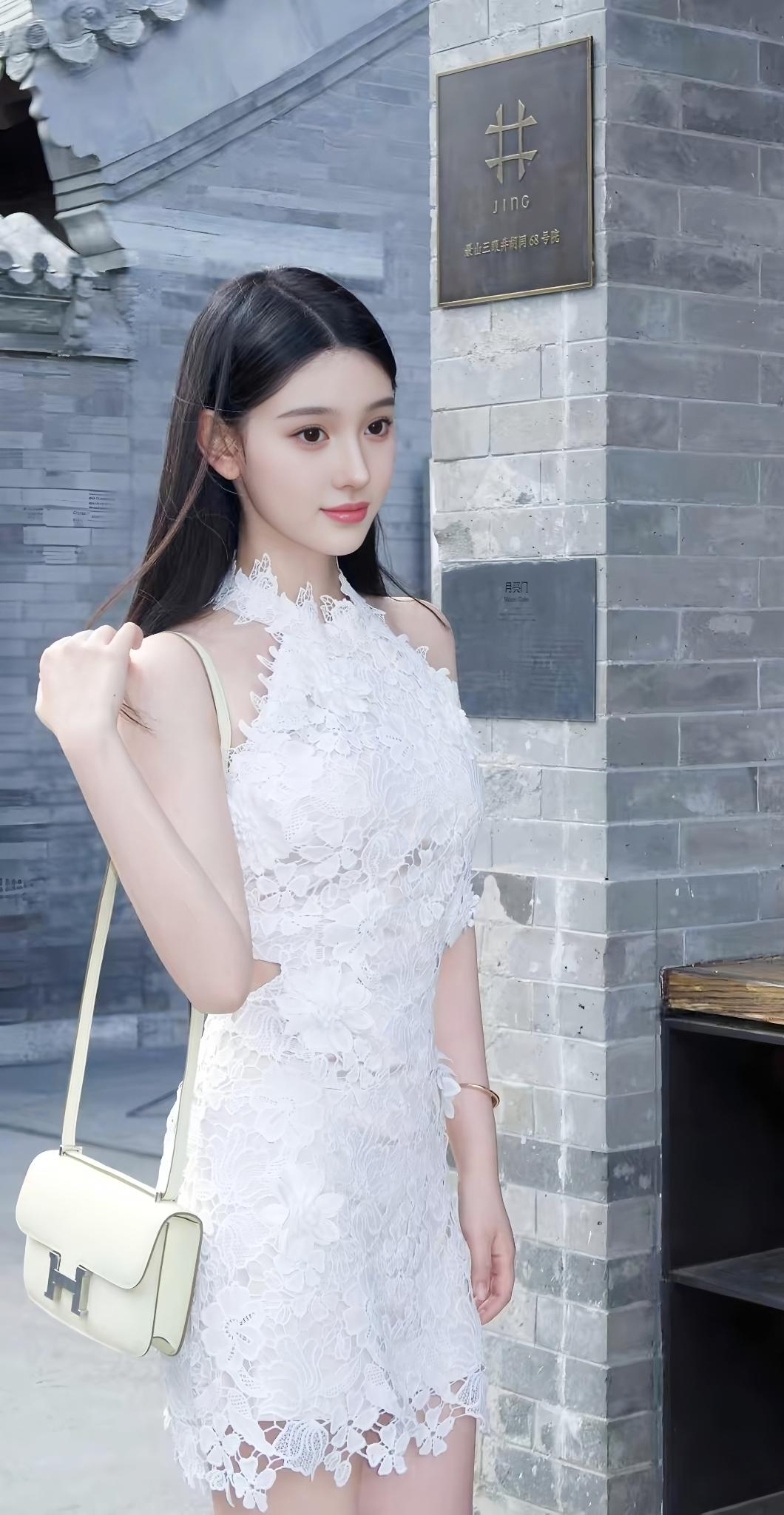 这是一个视觉为王的时代，美丽动人的街拍少女让人目不转睛！分享女神美图 什么样的女
