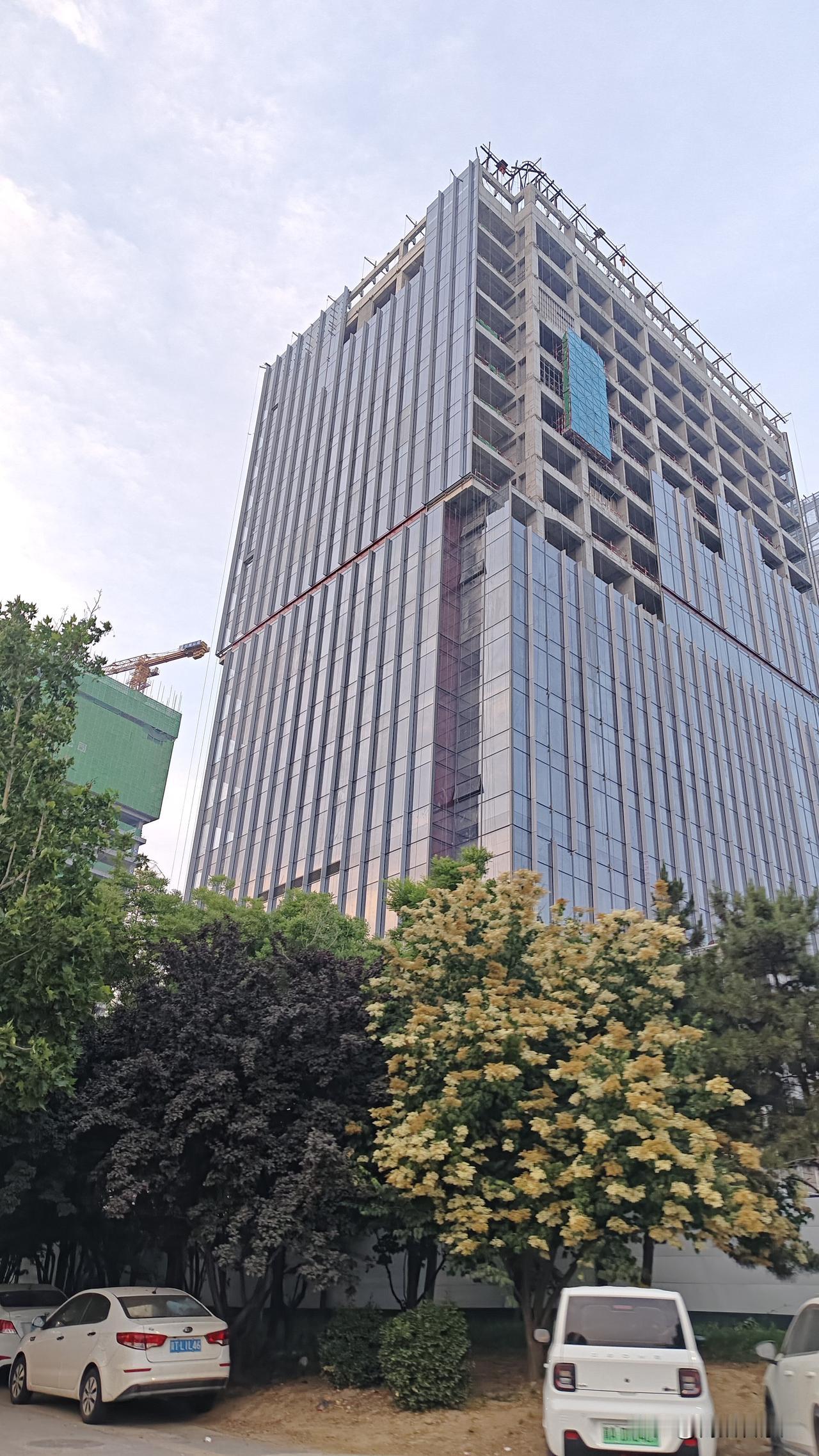 石家庄高铁片区，看起来真心高级，有种大城市的感觉。
不出三五年，这儿也能成为石家