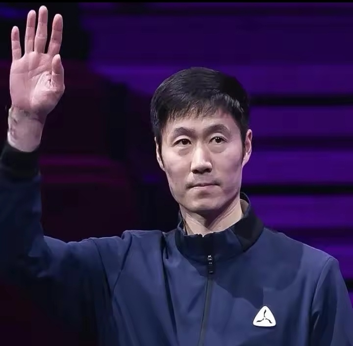 10月4日讯，WTT中国大满贯开幕式在北京首钢园拉开帷幕。中国乒乓球协会主席王励
