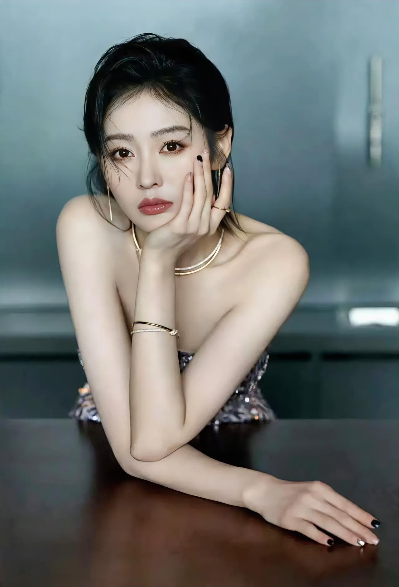 张天爱
写真[比心]