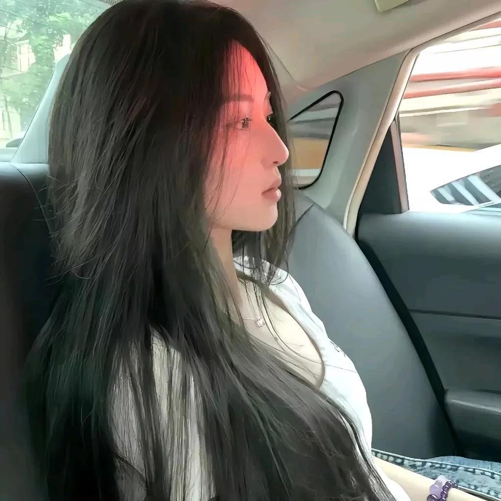 车窗外的风景与车内静谧的时光