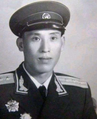 如果说，一个百分百服从命令的军人，因此遭受失败，叫机械死板，不知变通，那我无话可