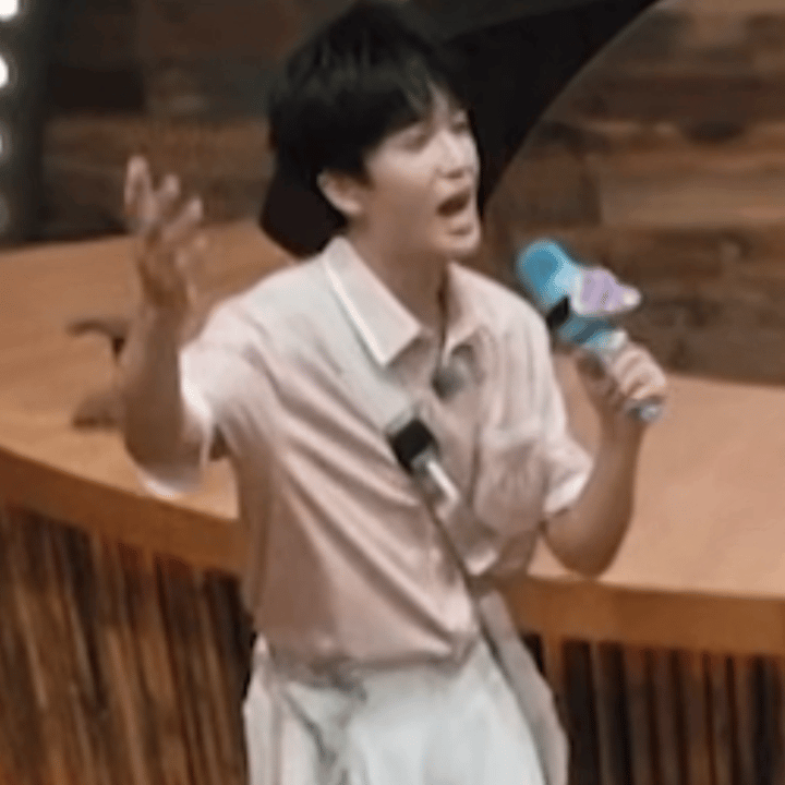 黄子弘凡治疗老鼠干黄子弘凡也太能整活了，直接治疗老鼠干，这综艺效果拉满了！忙忙碌