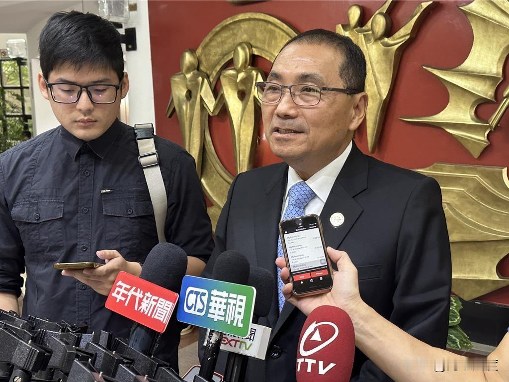 新北市长人选冒出大黑马？炮制这个一眼假的消息所谓何来？
目前台面上，被外界一一点