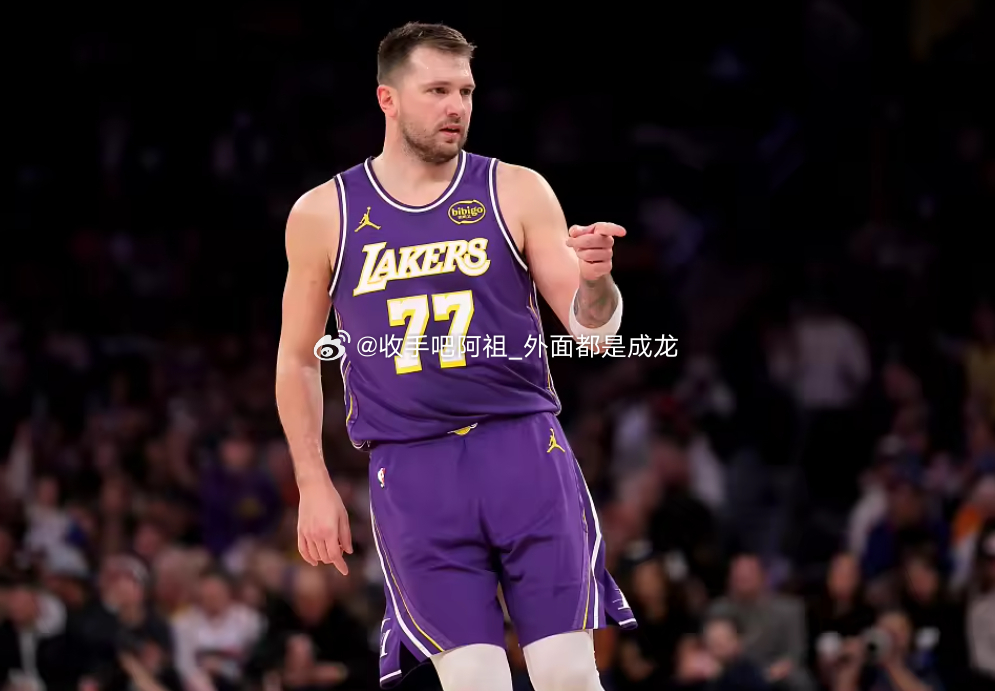 NBA常规赛继续进行，湖人主场116-99战胜篮网。美国媒体赛后对比了本场比赛末