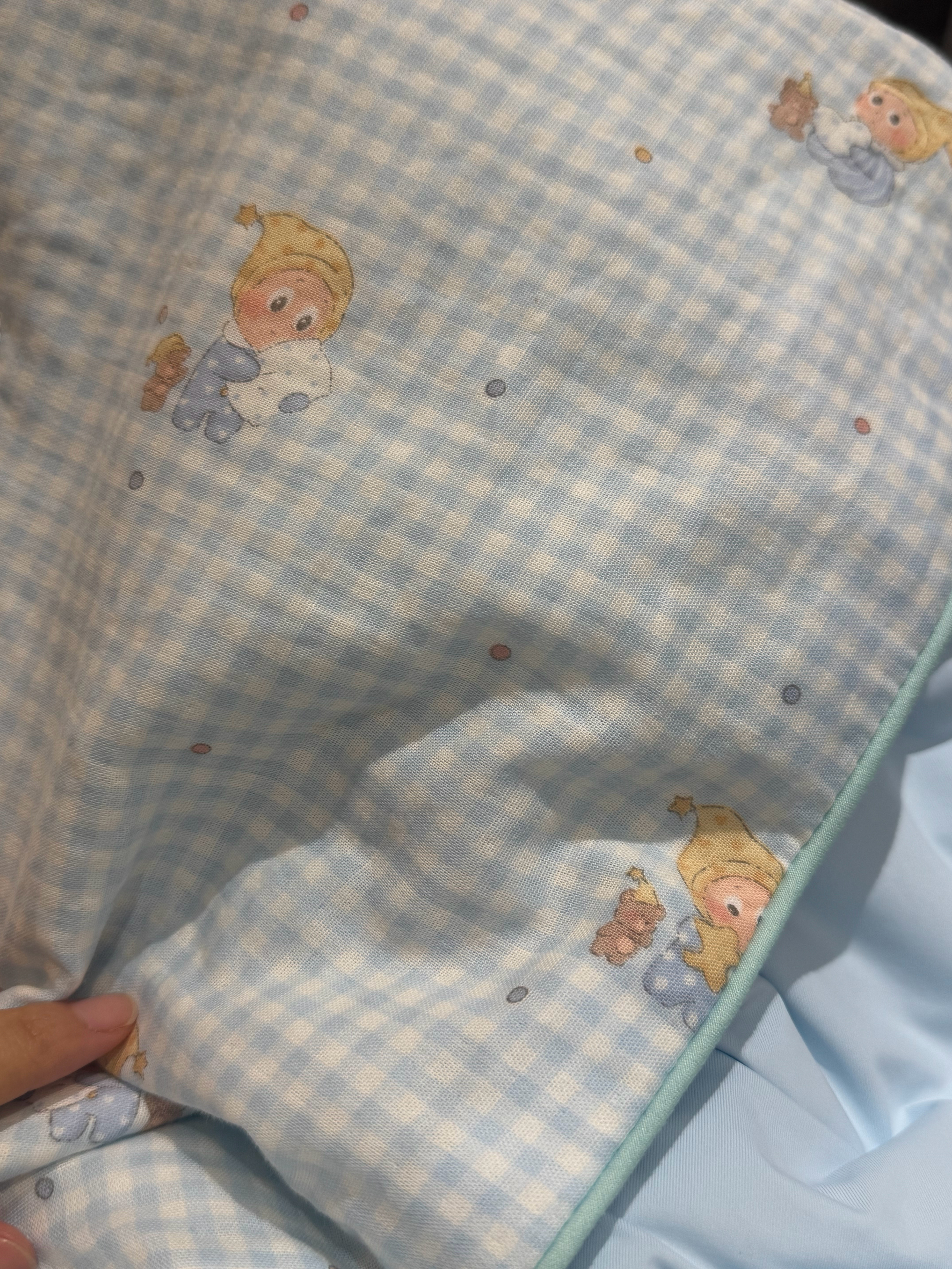 无语，刚给孩子买的可可爱爱的夏凉被我给剪标给剪碎了，我又给缝的，缝完都想扔了，闹