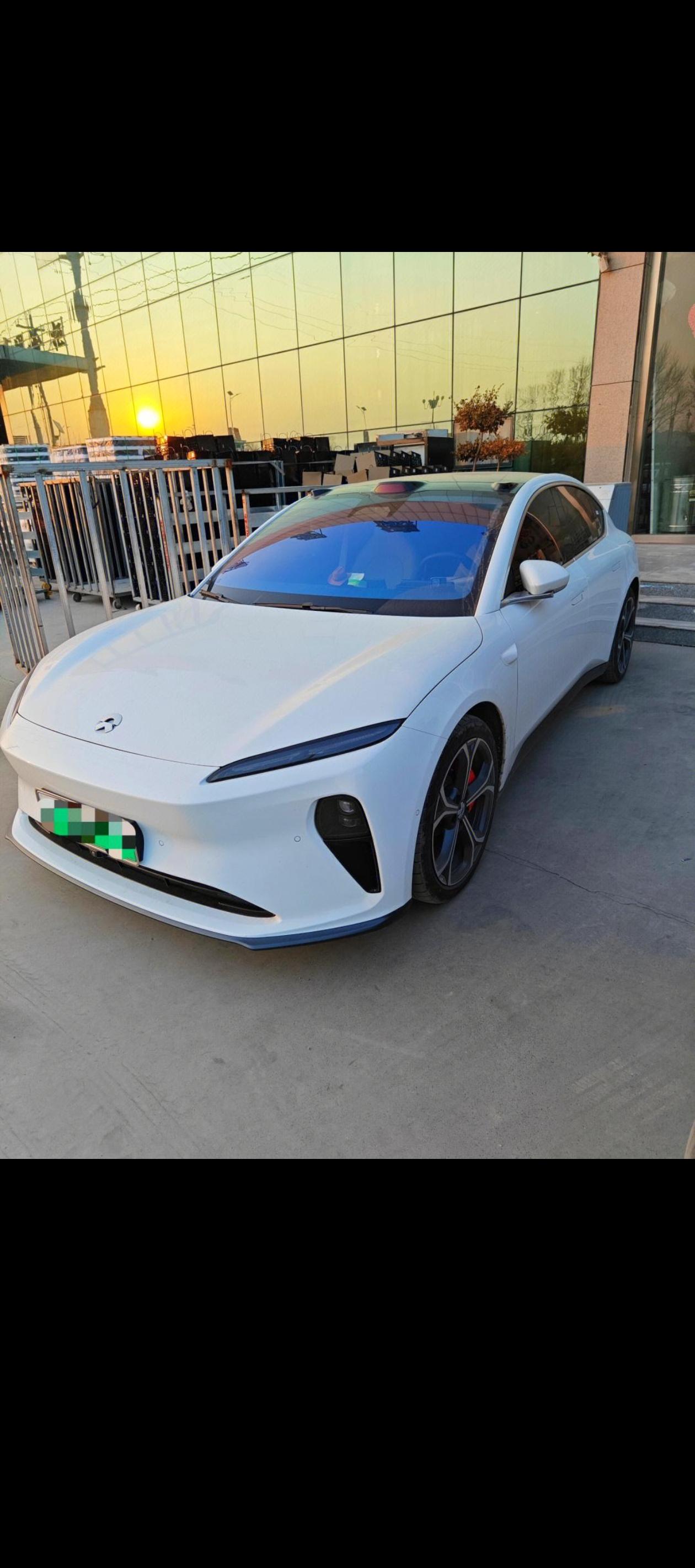 朋友们你们认为是买油车好还是电车好？
请看一组数据：
一、买30万的汽油车开10