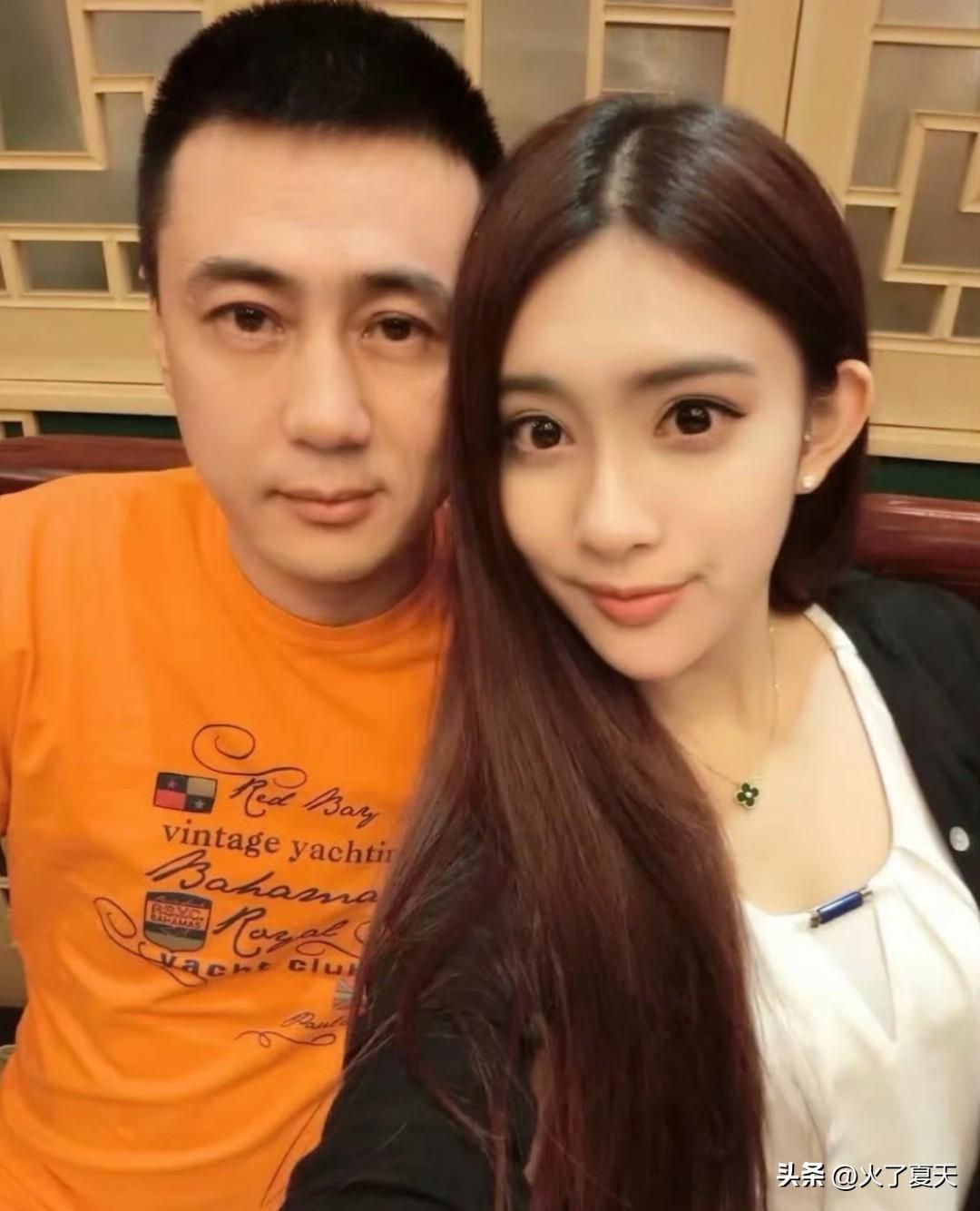 孟子义和她的父亲
果然要想女儿眼睛大，老爸得是个大双眼皮 ​