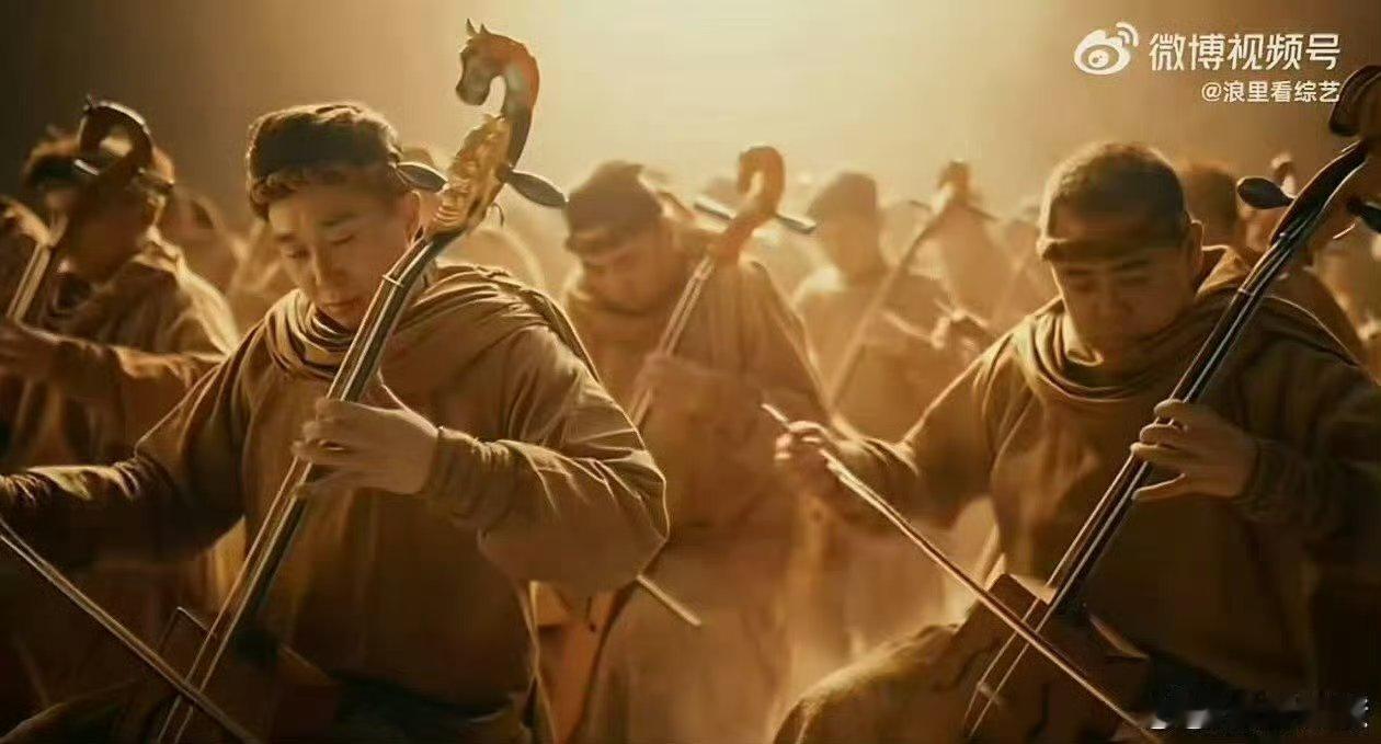 美国AI大牛盛赞杨丽萍千问节目 跨界融合新高度，千问陪伴杨丽萍，荣获美国AI大牛