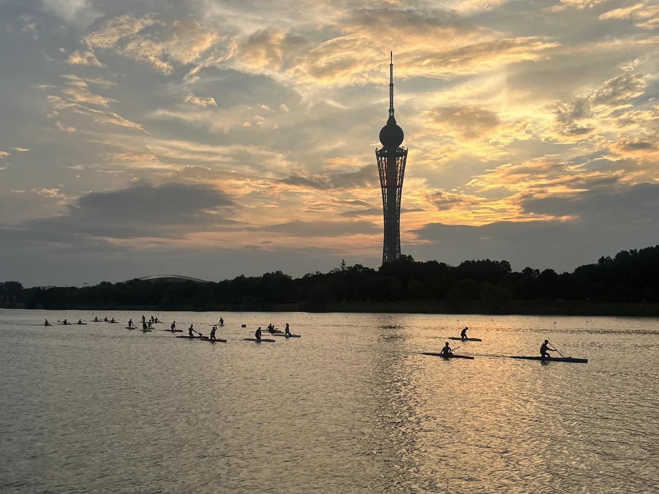 先是查清了油罐车混运的乱象，现在又冒着风险卧底精神病院，揭开了骗保的黑幕。

他