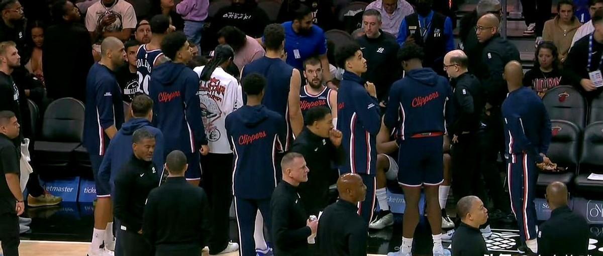 卢：开了我也要给我工资！
卢站场边，谁在布置战术？
都怪詹姆斯把卢抬得太高了，他