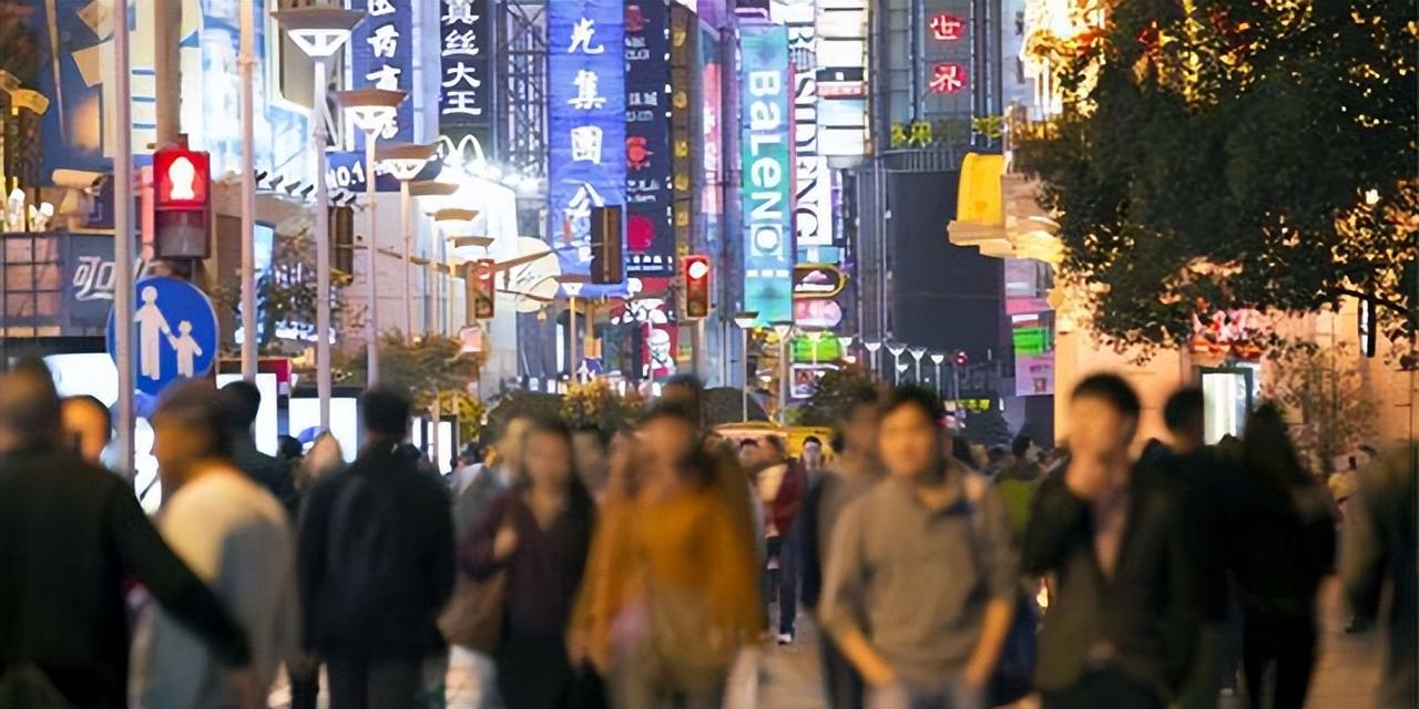 林志玲嫁给日本人的事件曾引发广泛讨论，这一现象背后反映出台湾女性对日本的普遍向往