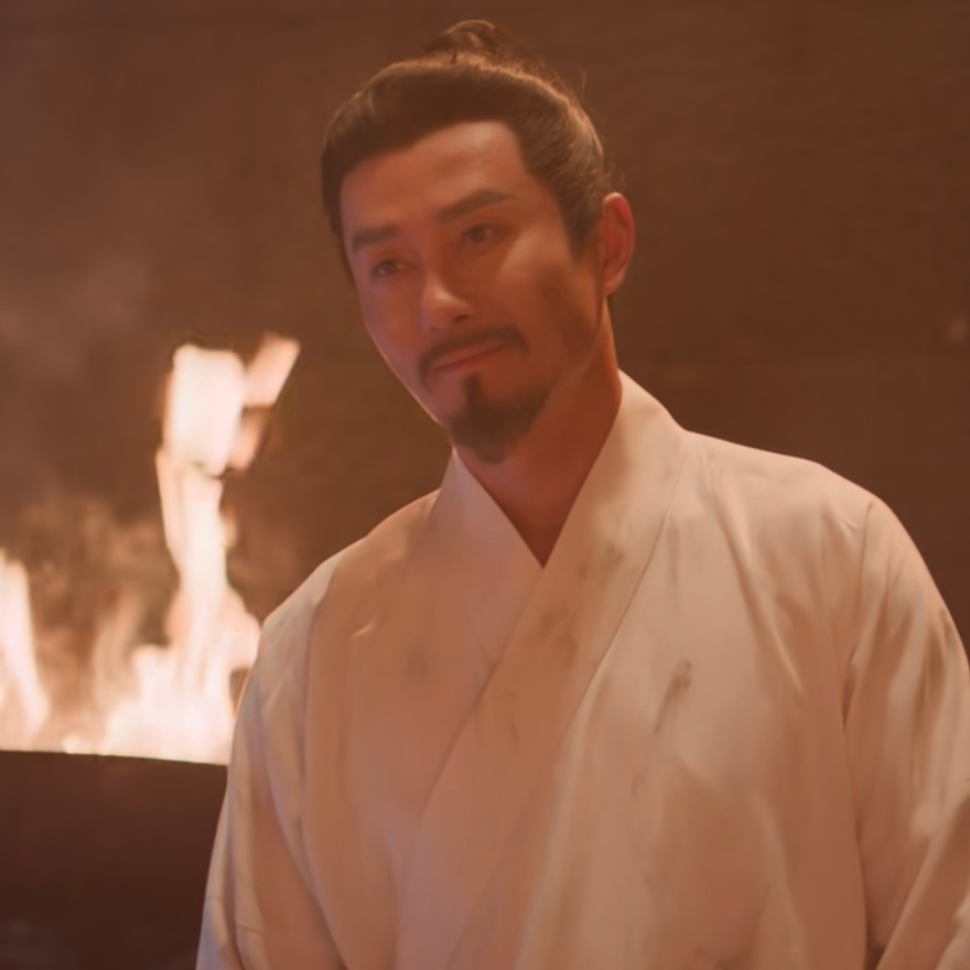 赵凌一个眼神陌大哥就懂了，当初也只有玉成哥明白九爷心里也苦，可恶的命运为什么非要