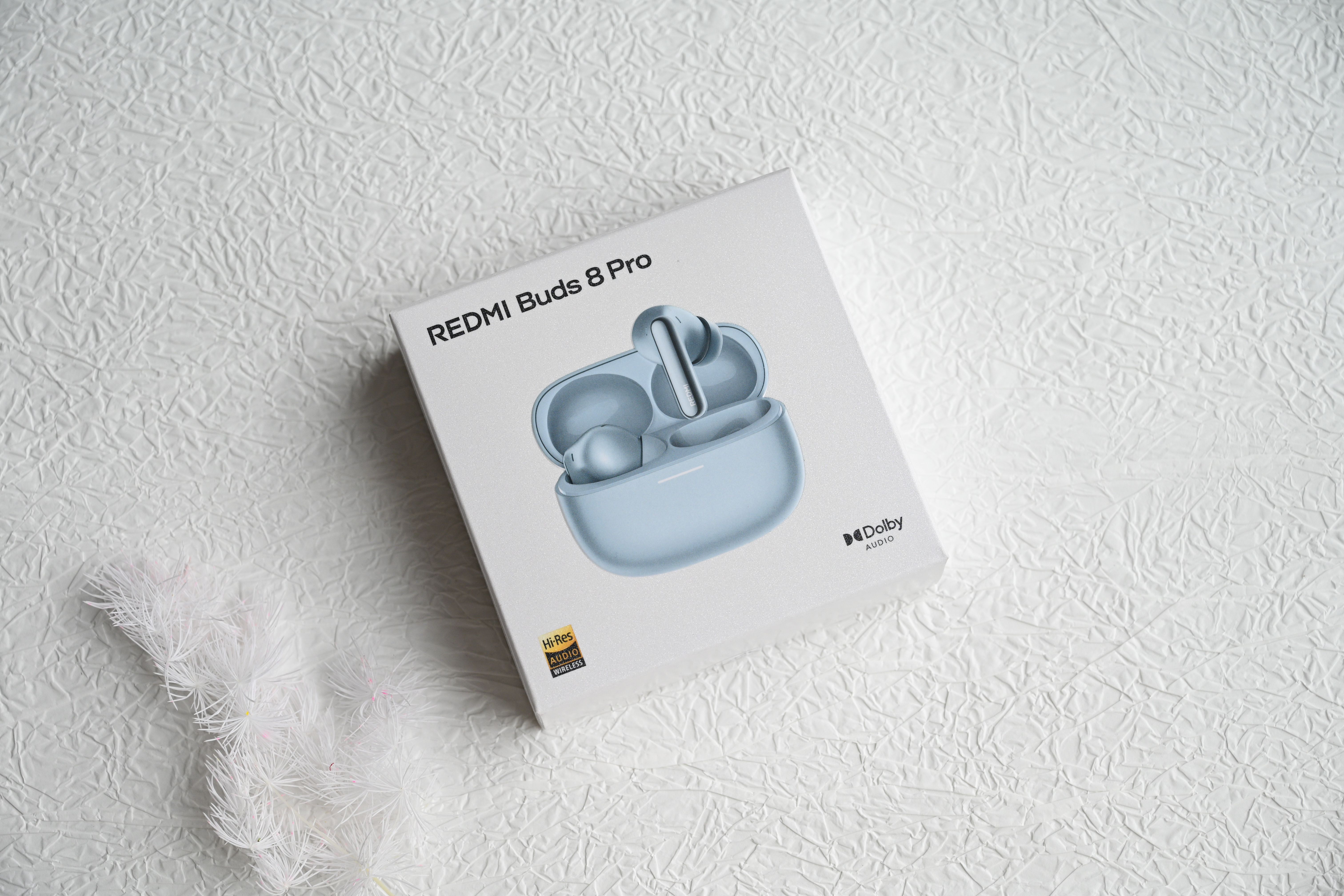 这是全新的 REDMI Buds 8 Pro，红米耳机的旗舰系列。如果说以往的 