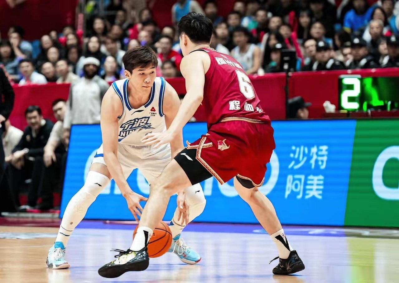 王俊杰加盟山西男篮CBA注册公示出炉：宁波富邦完成王俊杰2年C类续约，随即交易至