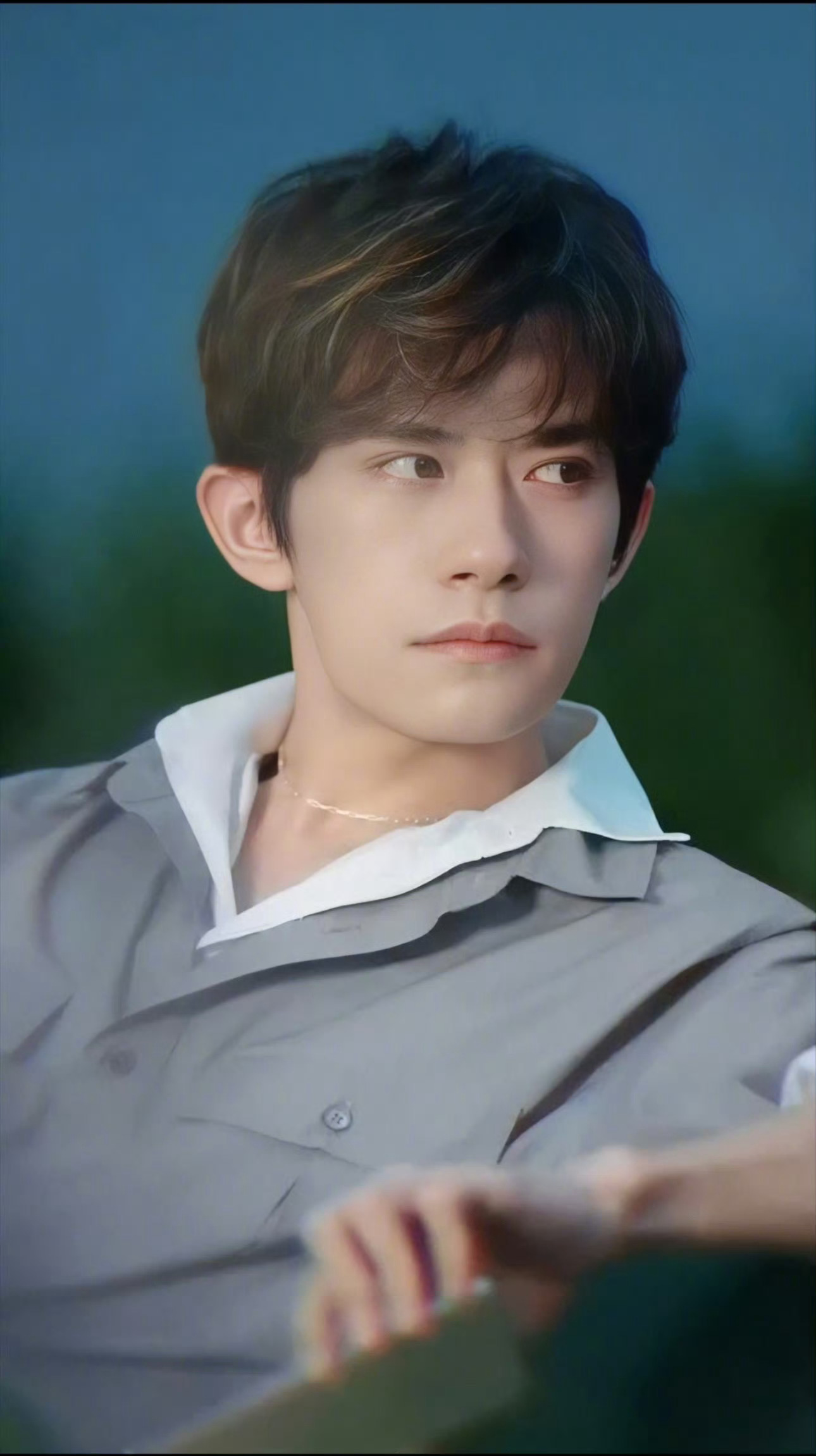 #易烊千玺两件衬衫叠穿##易烊千玺卷毛小狗#易烊千玺，魅力的代名词！ ​​​