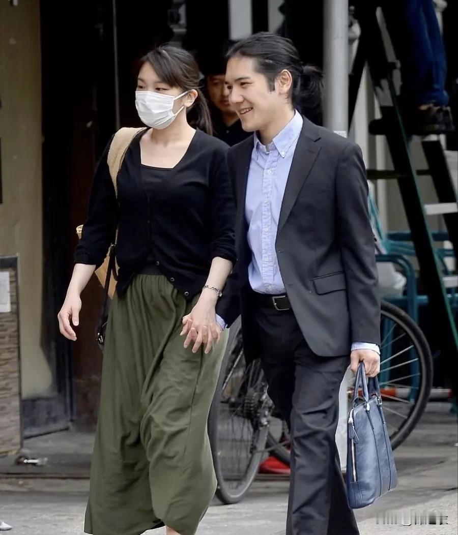小室圭算得上是一个好男人，好老公，因为他从真子的身份中得到的好处有限，没拿到嫁妆