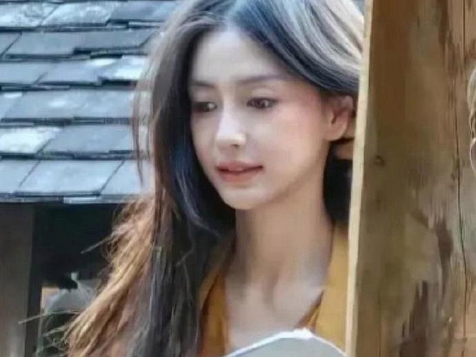 Angelababy素颜甚至比化妆更好看，美人在骨不在皮，何况她骨相皮相都好，小