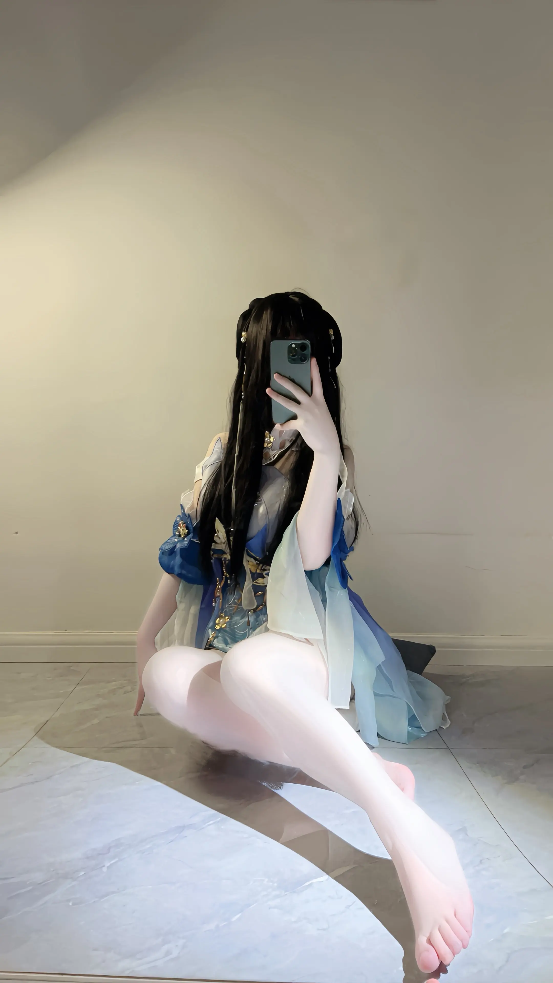 你的唇形很适合打唇钉，把上嘴唇下嘴唇钉在一起 殷紫萍