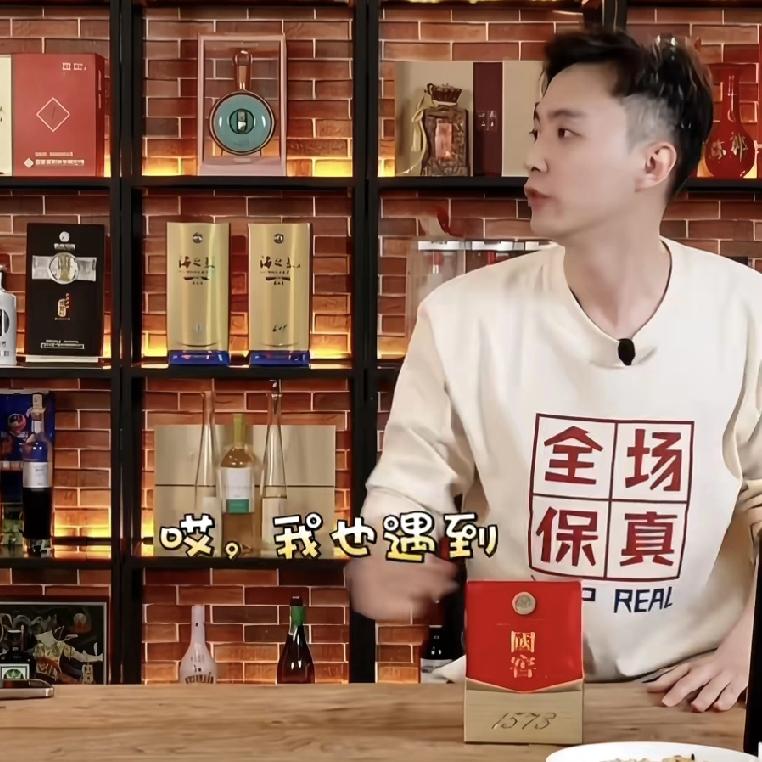 突然就懂了天权的无奈
他哪里都好
唯独一样太致命，不是年轻，而是他太理想主义。