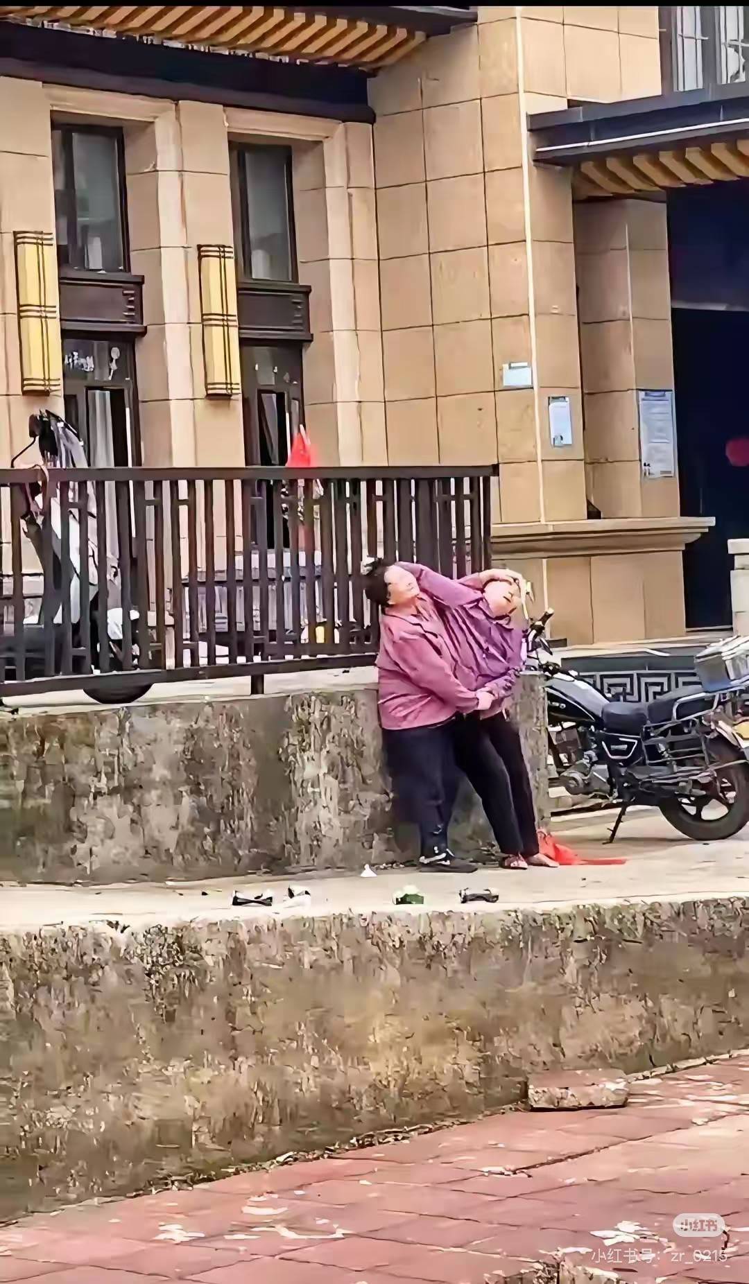 张泉灵说选志愿吵架可以找AI千问高考选志愿 高考选志愿不单单只看分数，还要看名次