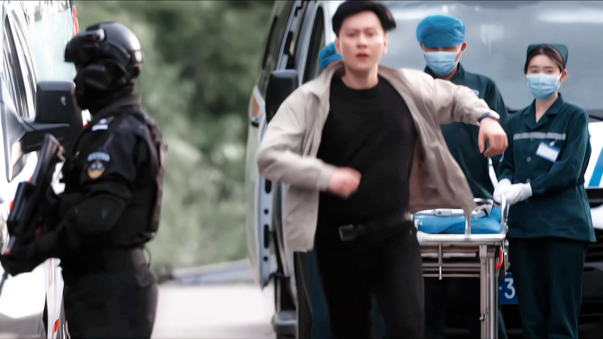 这个跑过来以及转身的姿势真的超绝巨有感觉秦俊杰蒋诚