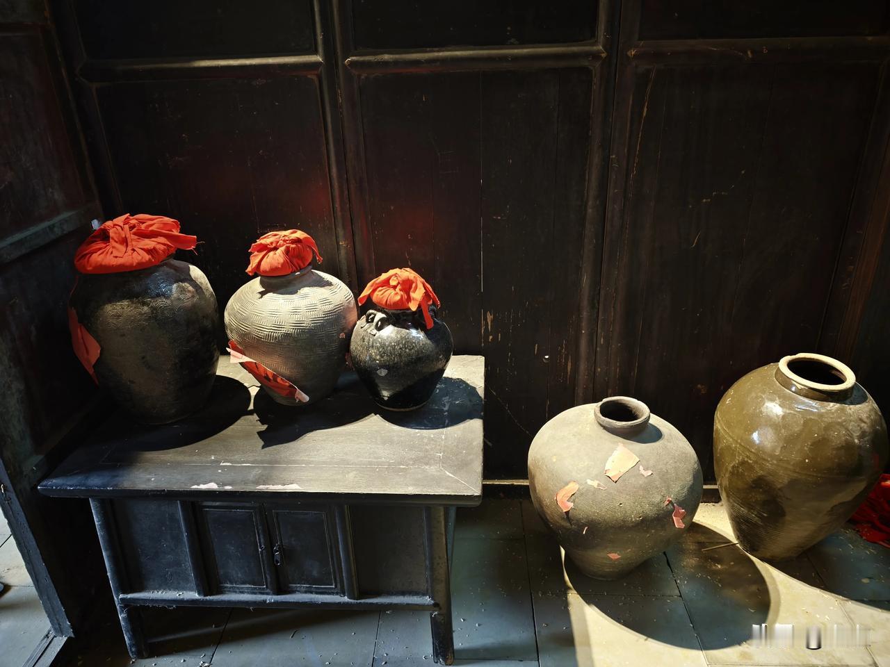 人这一辈子，年轻时拼身体、拼力气，老了拼的就是底气。
手里有钱，心里不慌，不用看