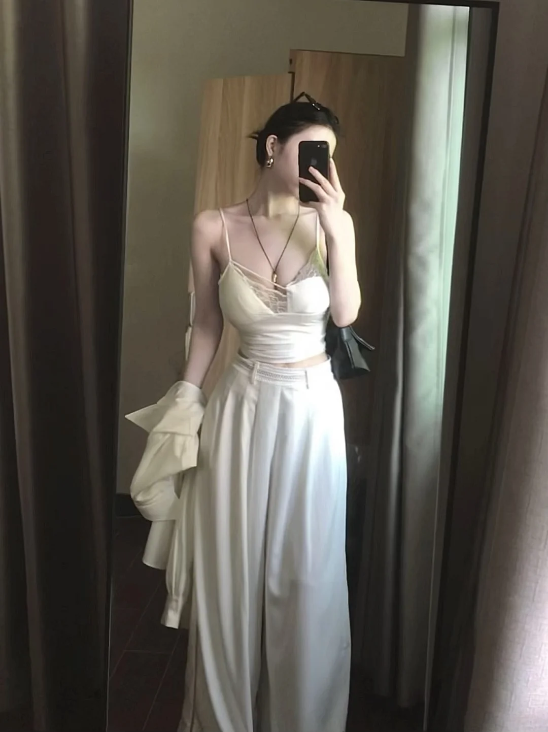 白色系穿搭给的素素淡人美女感唉～