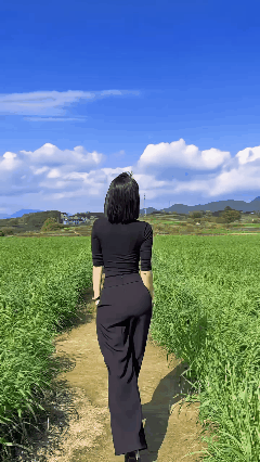 一身清贫怎敢入繁华，两袖清风怎敢误佳人。