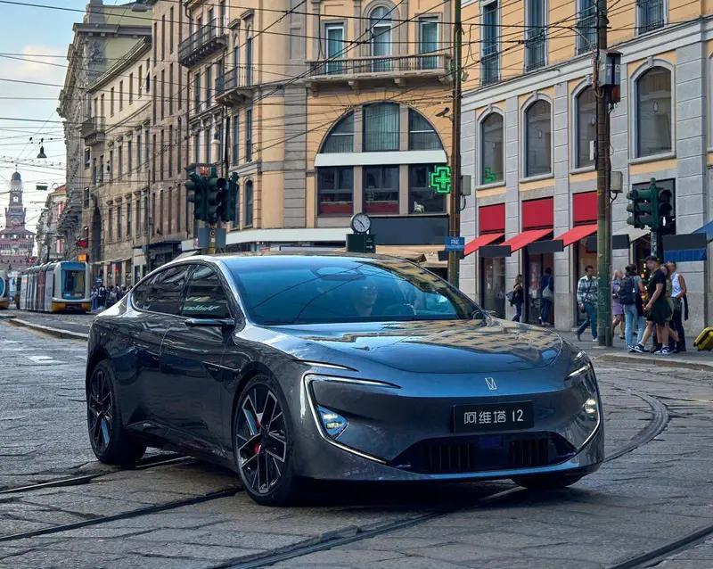 今天路上碰到一台阿维塔12（不是这张图）说实话，真好看和享界S9是不一样的好看可