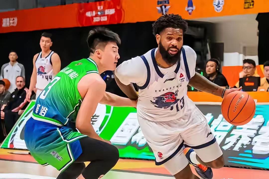 山东高速男篮上演逆转好戏！
山东高速男篮89:88淘汰浙江稠州男篮，率先闯入CB