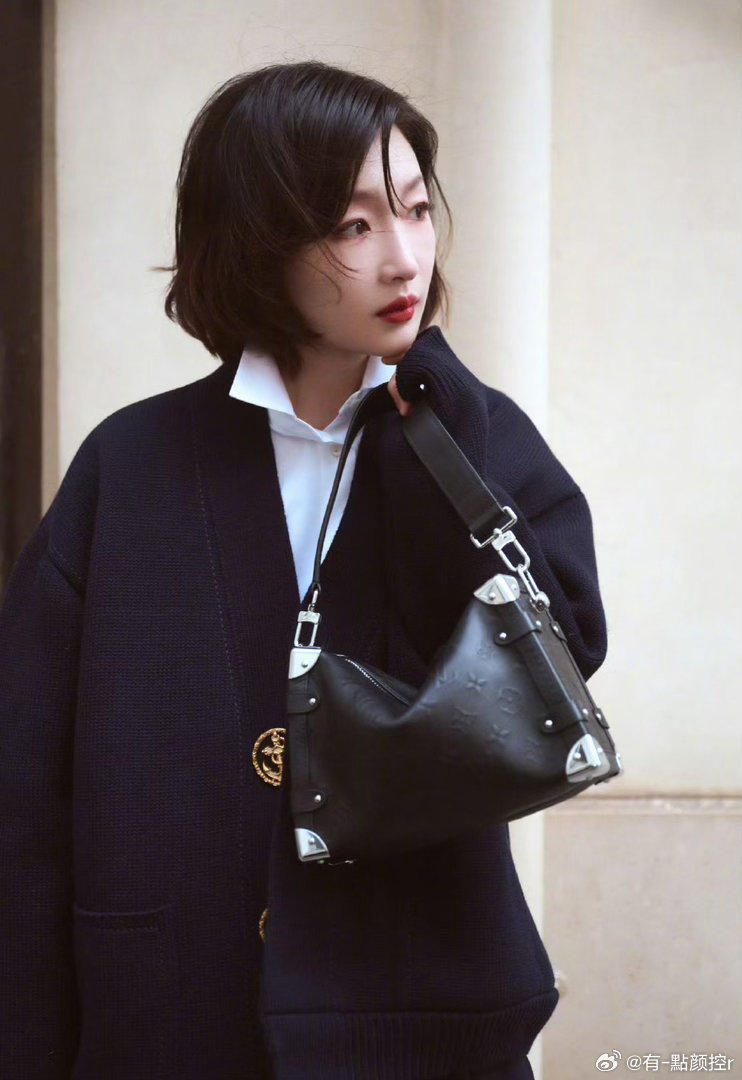 鬼见了周冬雨都得低头周五晚高疯 别看周冬雨瘦瘦小小，密室里她是真的稳。NPC出来