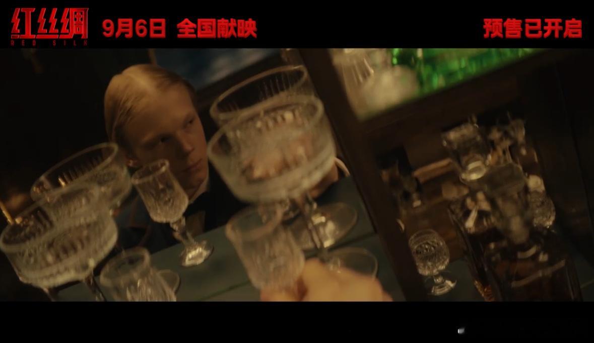 在雪国列车遇到了异国crush西伯利亚小狼狗团太能打！《红丝绸》里新鲜帅脸各有风