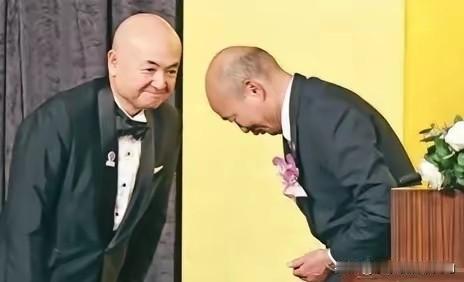 韩国瑜这几天也在向“外”转，刚说要优先级审议军售案，昨天又去拜访了他的“双胞胎”