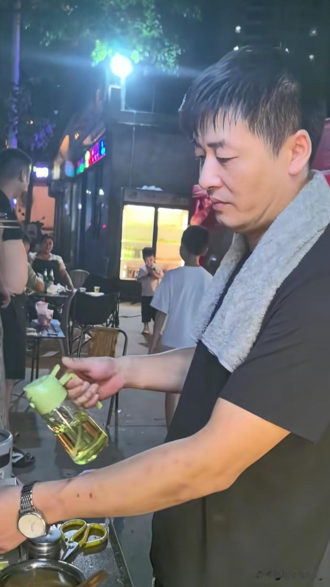 忽有故人心上过，回首山河已是秋。

“张老师，是你回来了吗”？近日，河南平顶山一