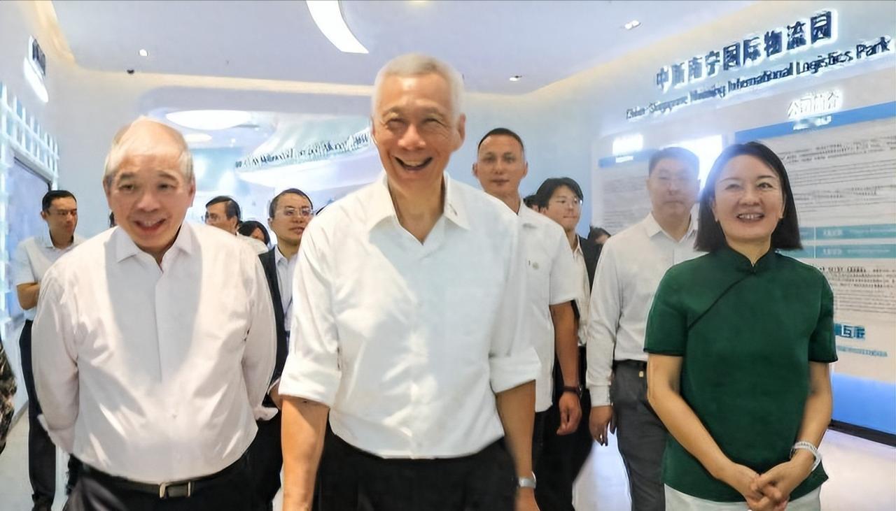 李显龙访华五天行程没去首都，也没坐政府专机，全程搭普通民航，首站直奔南宁，之后再