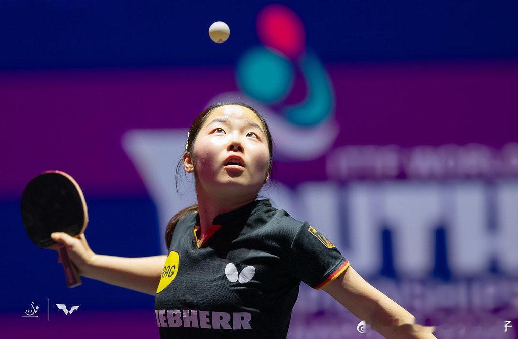 【德国乒协】见证世青赛冠军诞生：板垣心春斩获U15女单冠军。教练舍普：板垣在场上