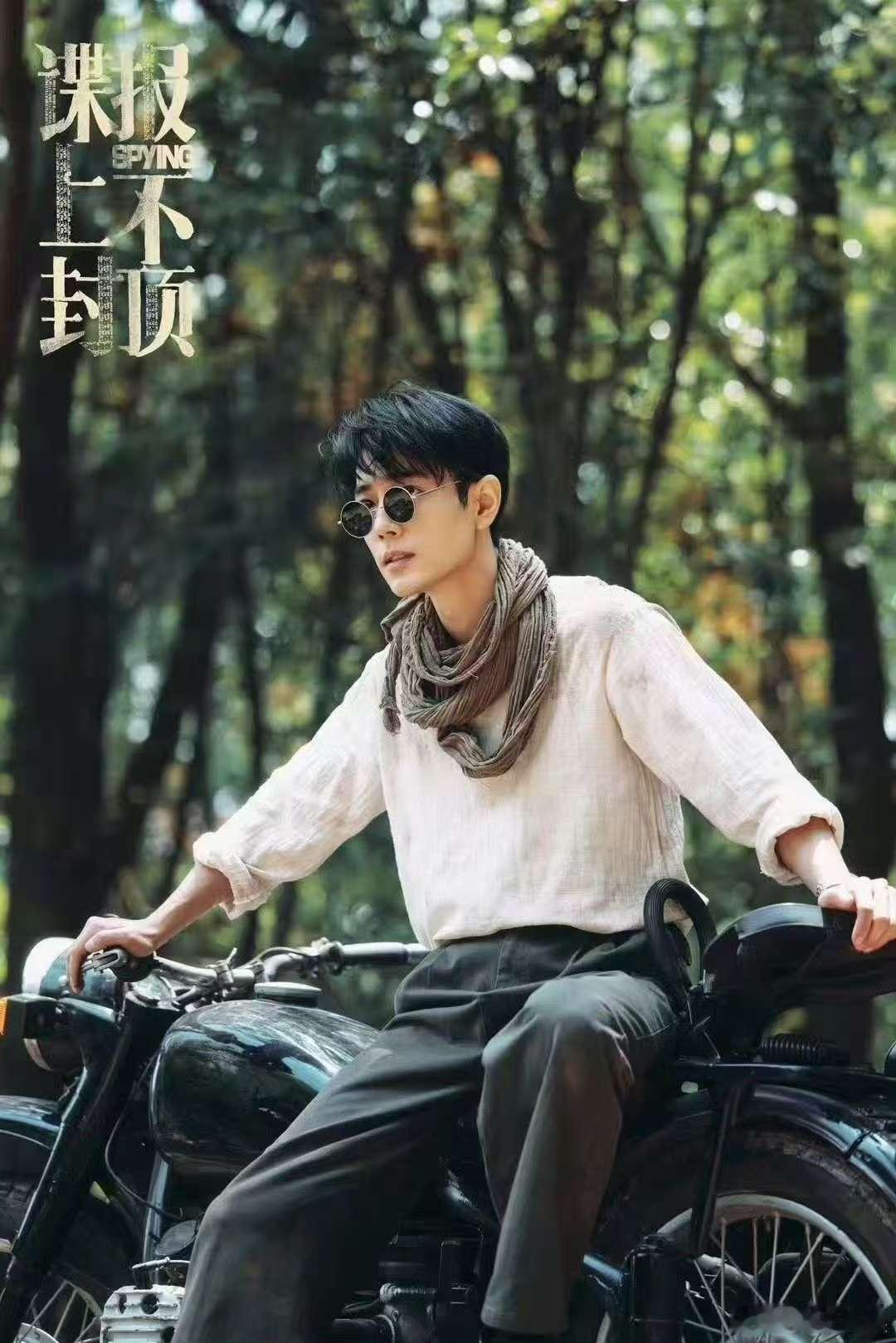 肖战任少白新剧照侯鸿亮晒肖战剧照侯鸿亮晒肖战剧照，任少白，[心][心] ​​​