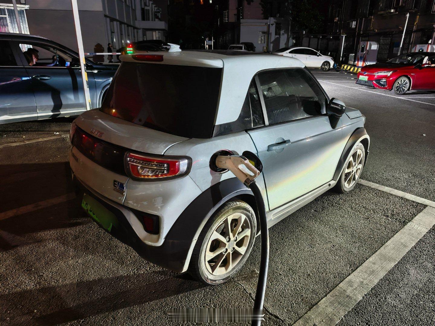 恕我无知这是个啥车，好可爱 ​​​