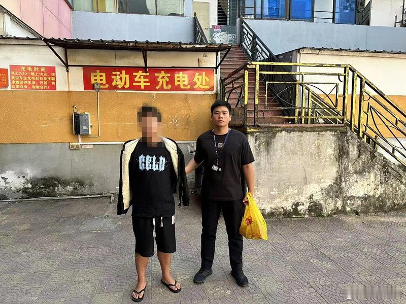 #泉州一离职员工盗窃老东家被抓# “警察同志，我店里遭贼了……” 10月29日下