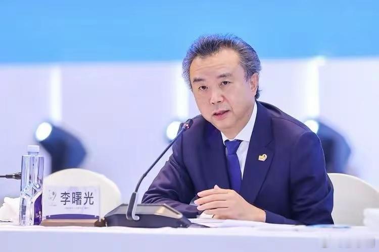 五粮液原董事长李曙光被查 茅台的董事长都已经被查了三任，在这方面五粮液显然落后了