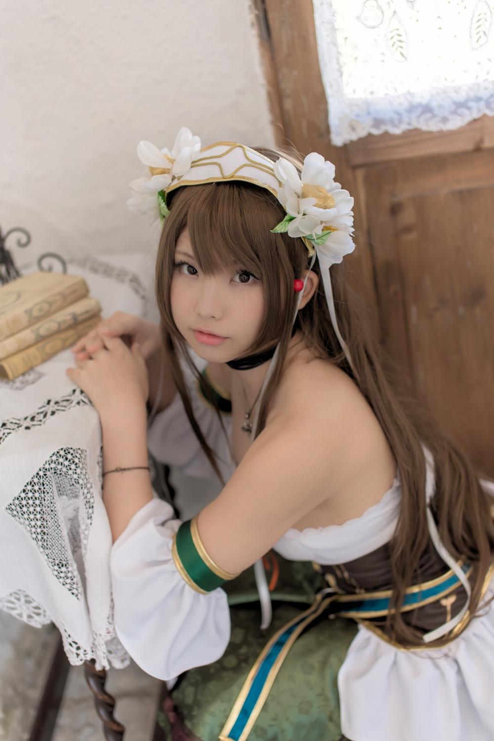 真是太太太美了，二次元网游《秽翼的尤斯蒂娅》艾莉斯-礼服装COS