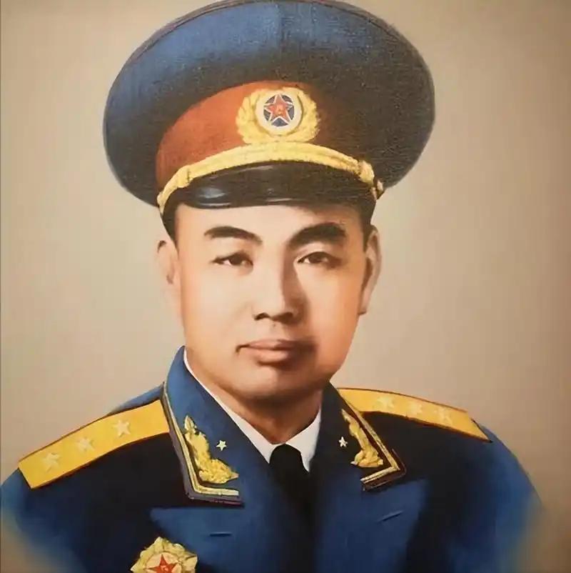 许世友曾问耿飚：如果授衔你会是什么军衔？耿飚答：别人不敢说，肯定在你前面
195