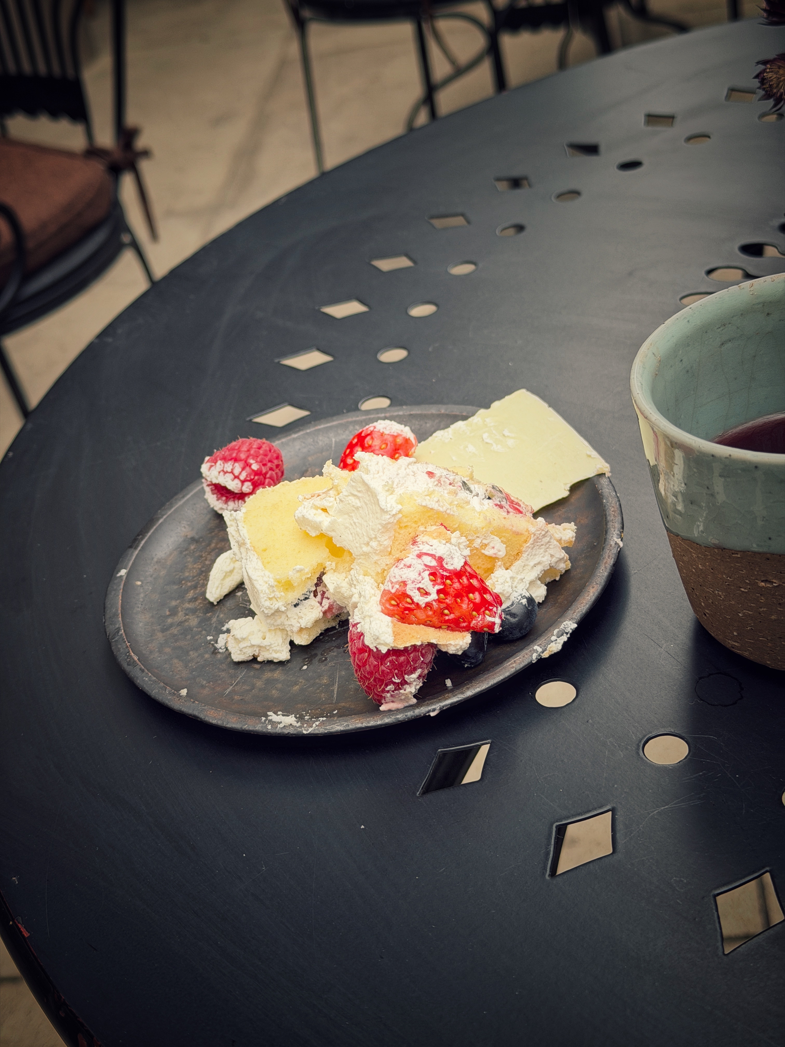 还是喜欢精致的上海，等人午餐也有粉丝合影，还是帝国理工的学长，今天生日，分了我一