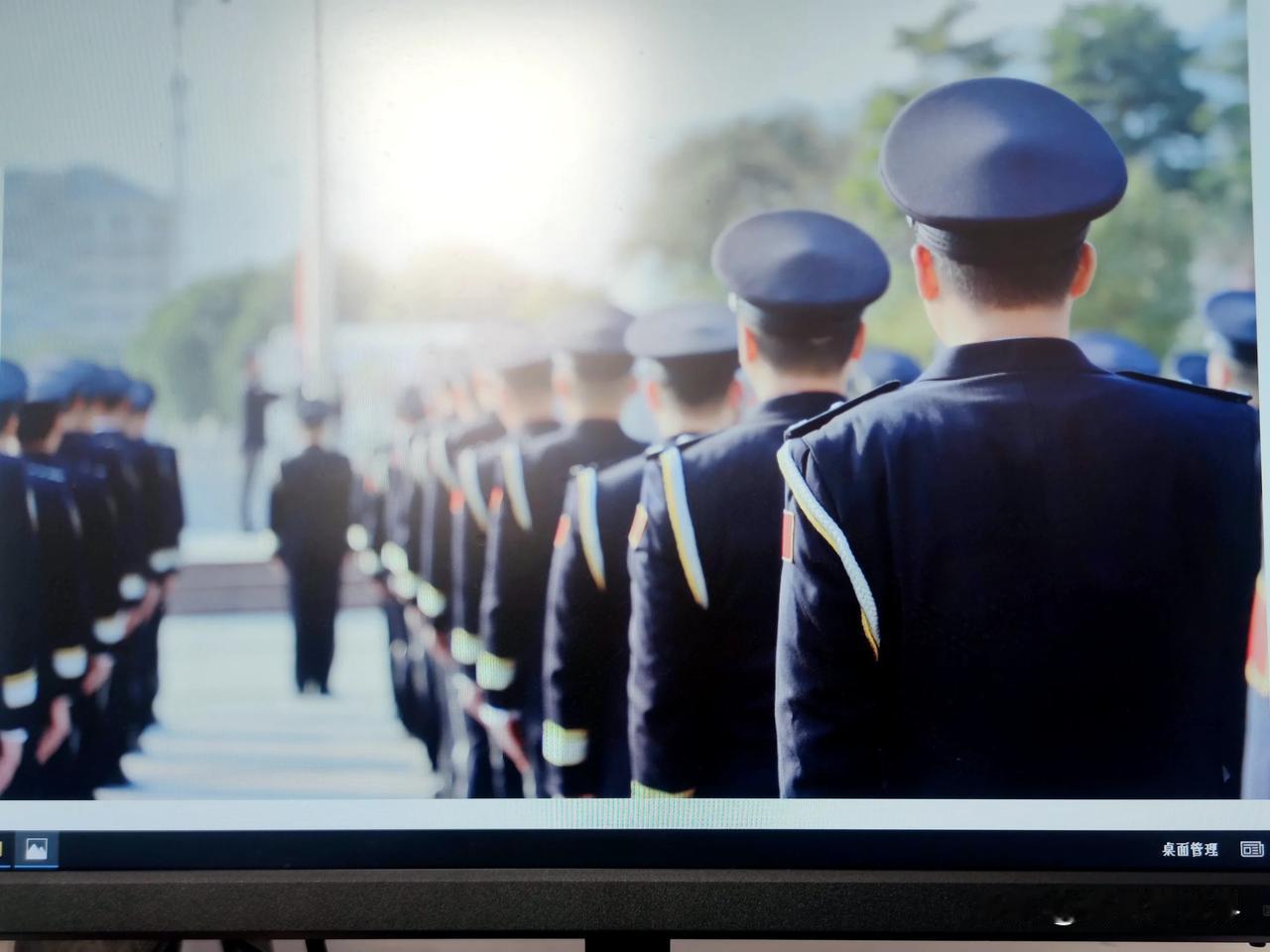 战友们
警察节快乐[比心][比心][比心]
今天警察节👮 今天警察节👮 警察