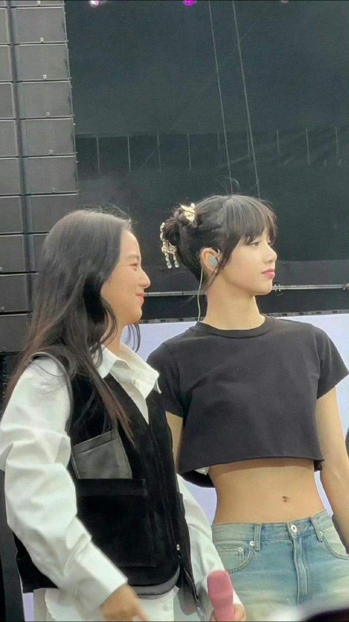 Lisa的颜值被低估了吧 ​​​